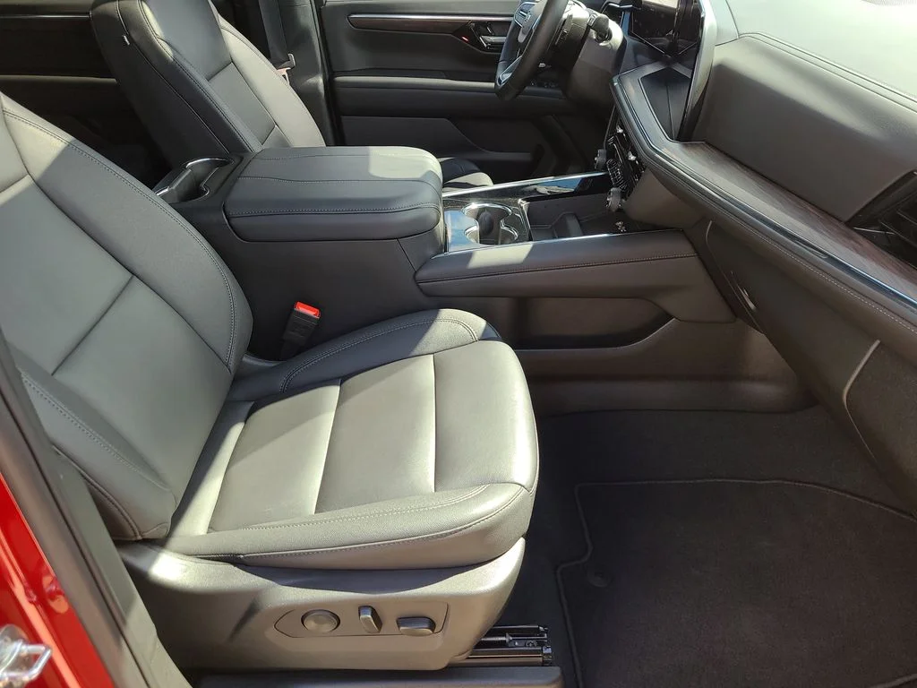 Used 2025 Red Chevrolet Z71 image 13