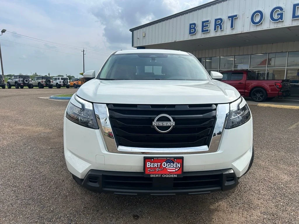 Used 2025 White Nissan SV image 2