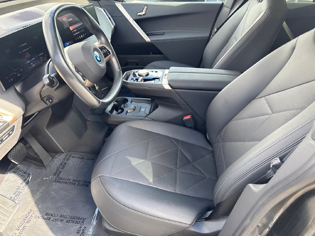 Used 2024 Gray BMW xDrive50 image 23