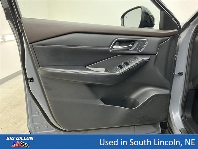 Used 2021 Boulder Gray Pearl/Super Black Nissan Platinum image 16