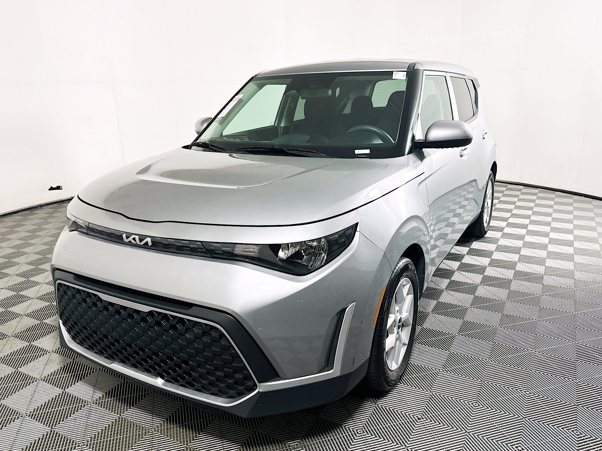 Used 2024 Steel Gray Kia LX image 7