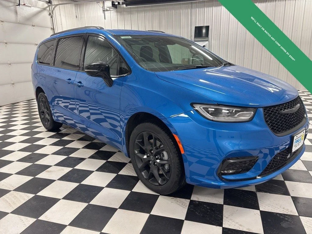 2026 Chrysler Pacifica Select AWD's photo