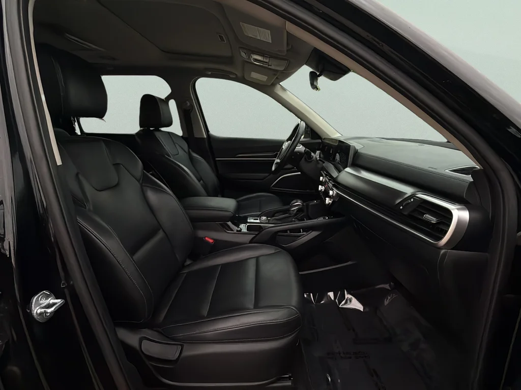 Used 2023 Ebony Black Kia S image 14