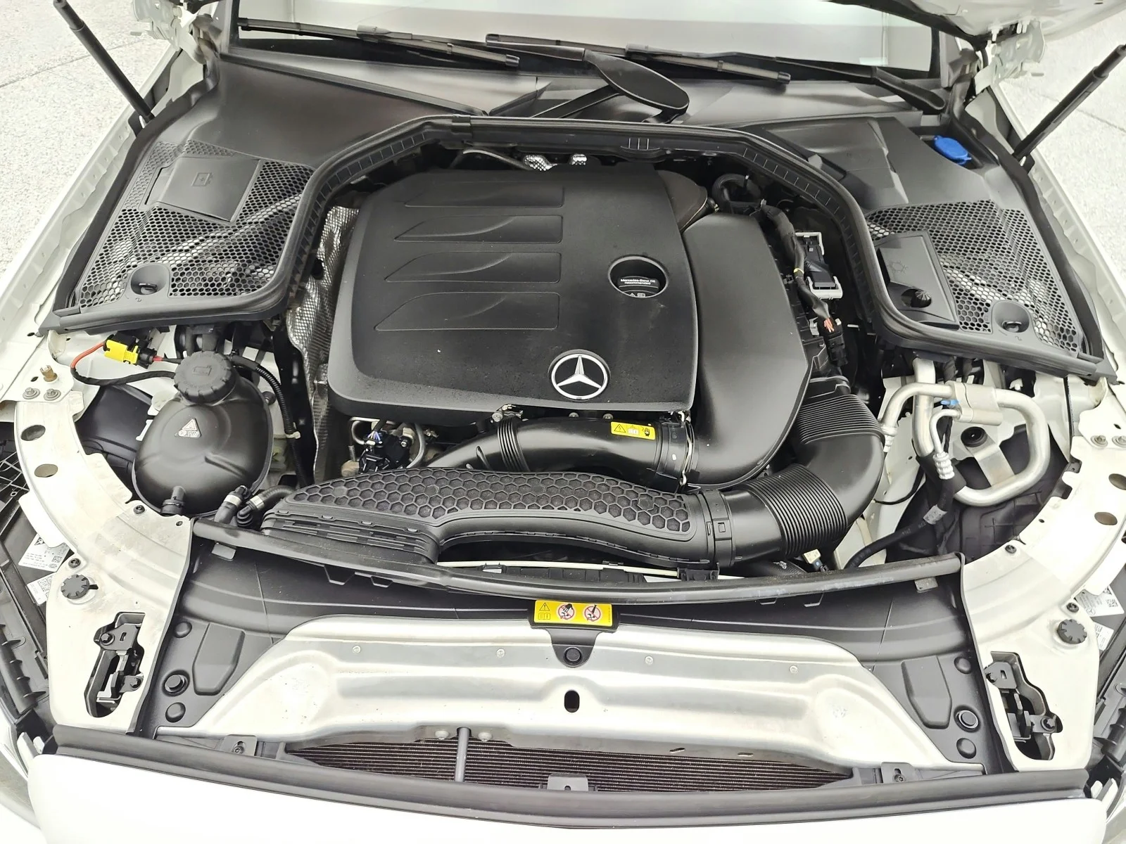 Used 2020 Polar White Mercedes-Benz C 300 Sedan image 17