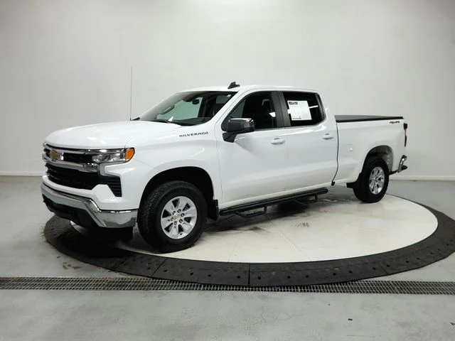 Used 2025 White Chevrolet LT image 4