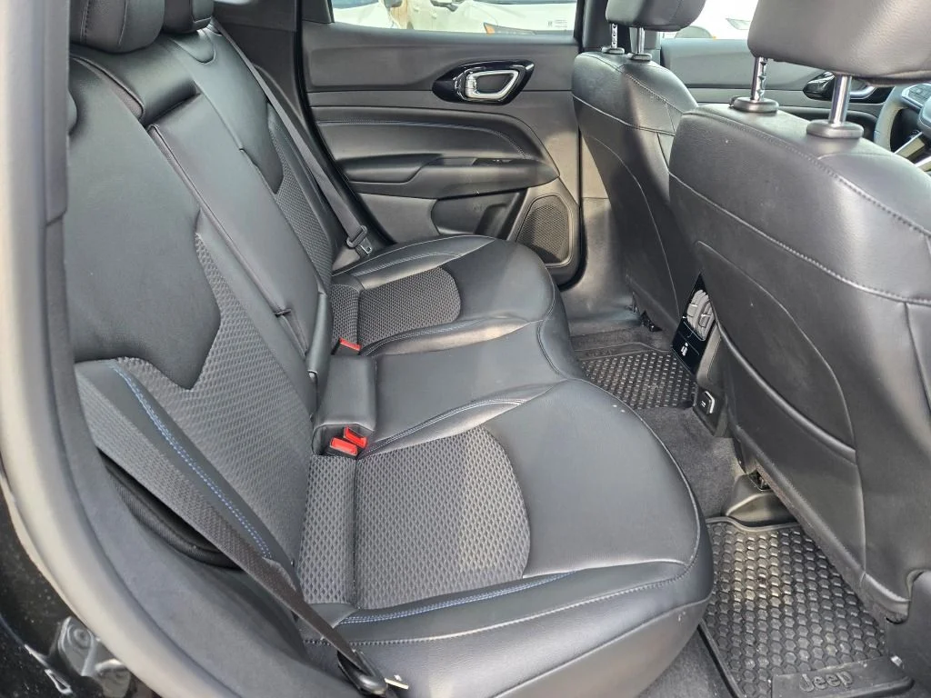 New 2026 Diamond Black Crystal Pearlcoat Jeep Latitude image 9