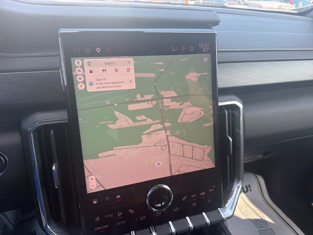 Used 2024 White GMC Elevation image 21