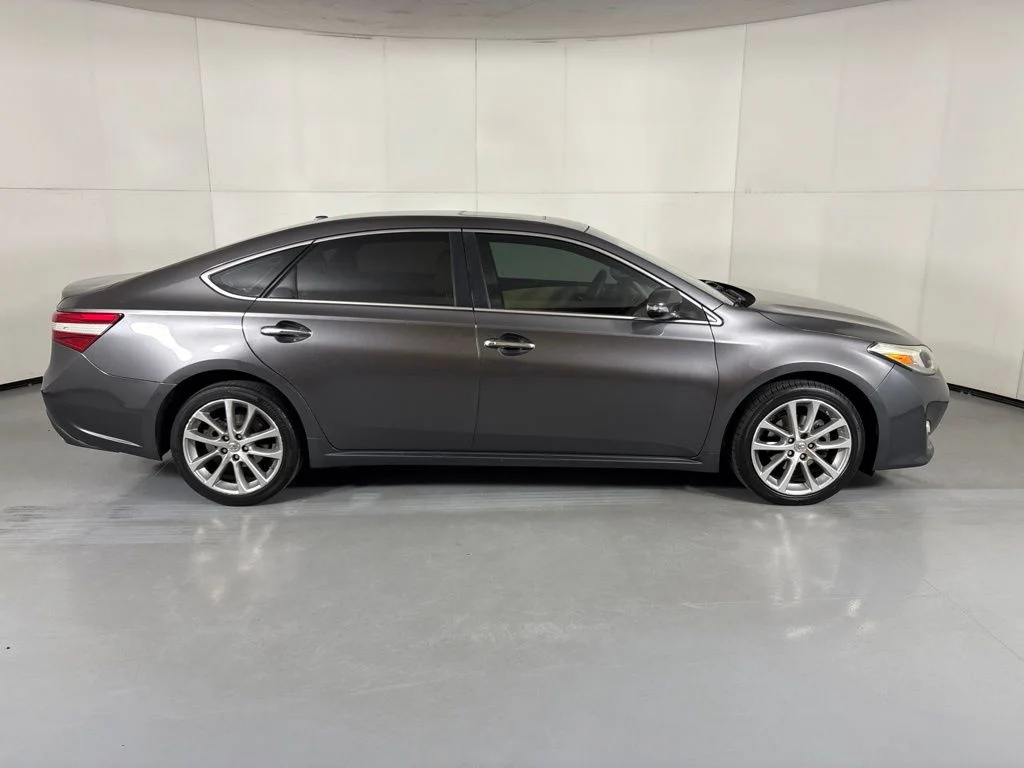 Used 2015 Gray Toyota XLE Touring image 9