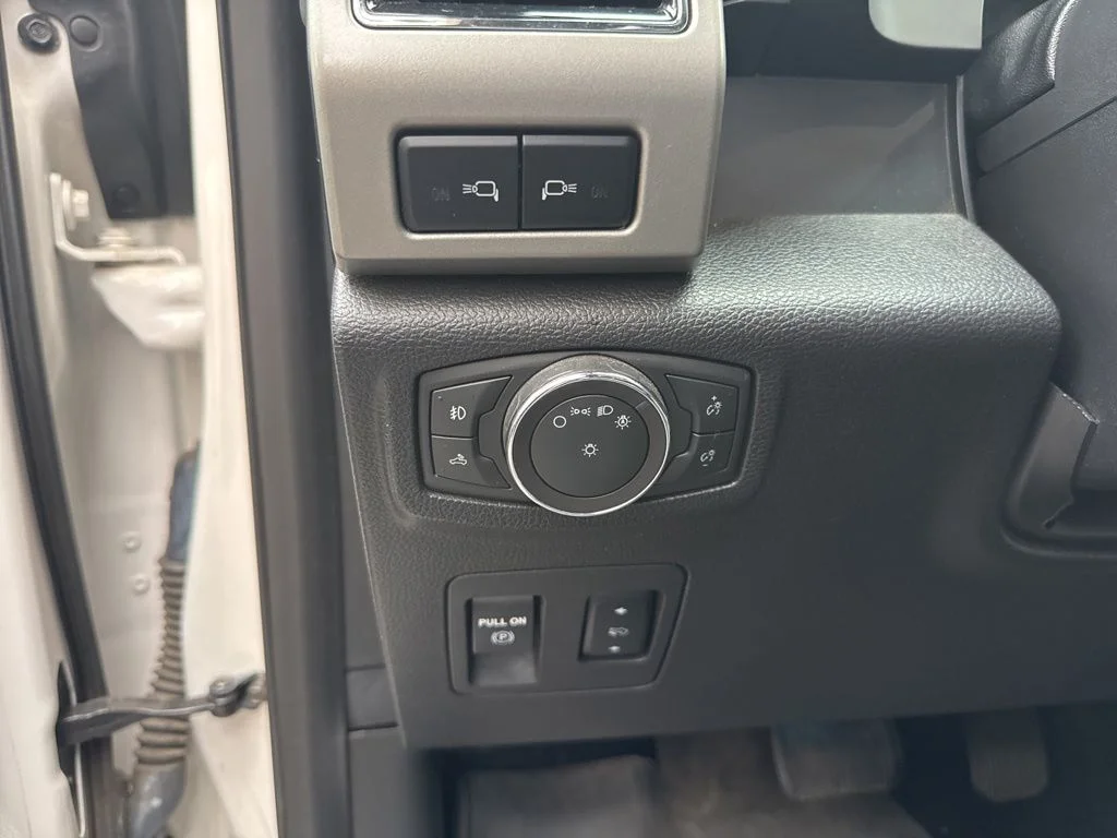 Used 2018 White Ford Lariat image 8