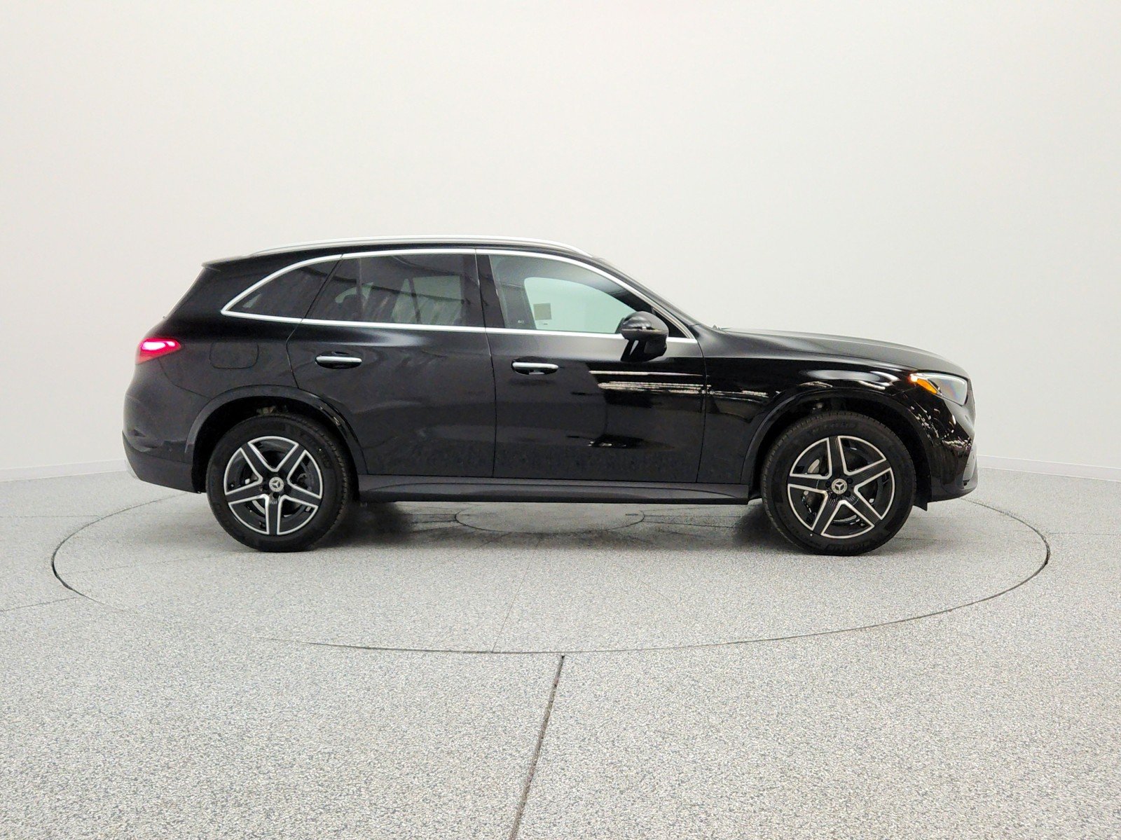 New 2026 Black Mercedes-Benz GLC 300 SUV image 4