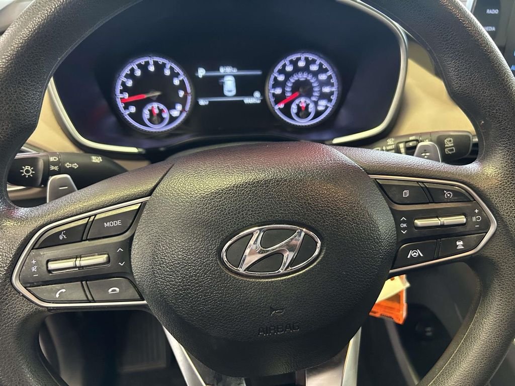 Used 2023 Red Hyundai SE image 17