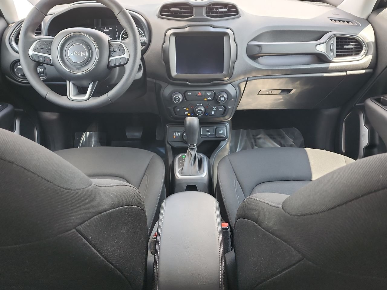 Used 2023 Black Clearcoat Jeep Latitude image 21