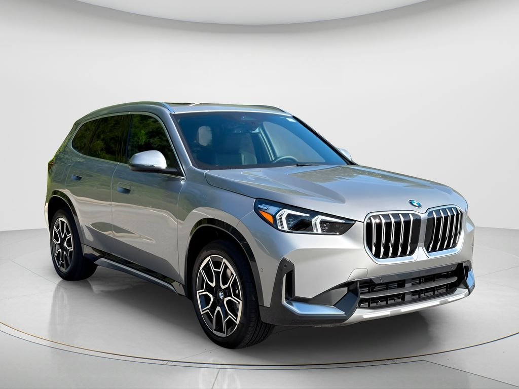 New 2026 Space Silver Metallic BMW xDrive28i image 3