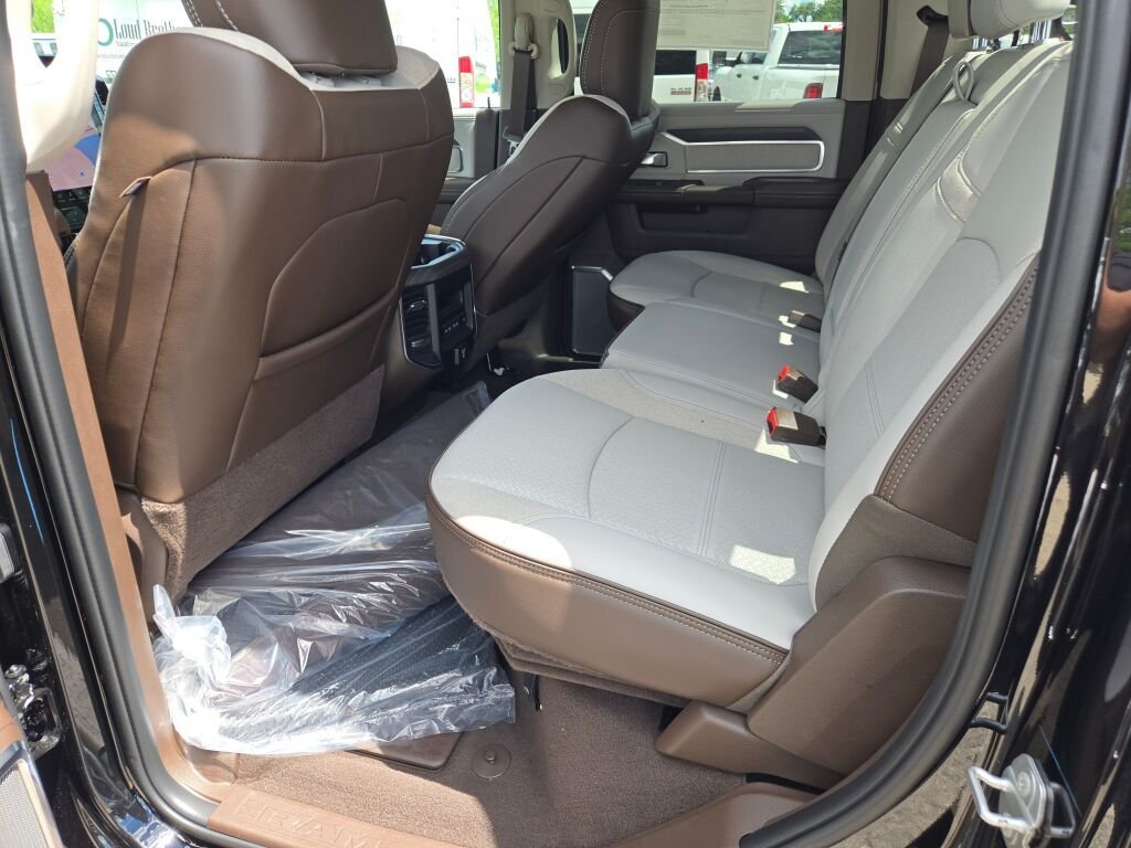 New 2026 Diamond Black Crystal Pearl-Coat Exterior Paint RAM Laramie image 18