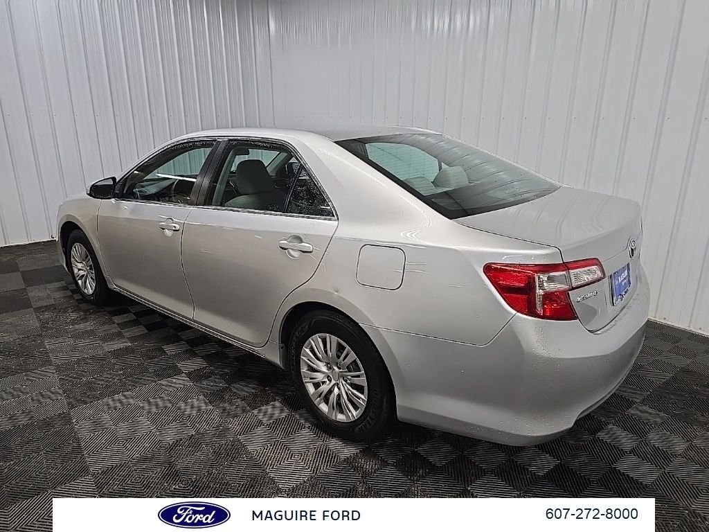 Used 2014 Silver Toyota LE image 11