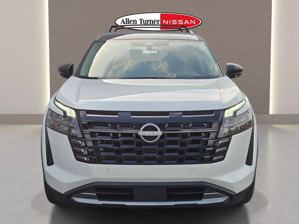 New 2026 Everest White Pearl TriCoat / Super Black Two-tone Nissan Platinum image 3