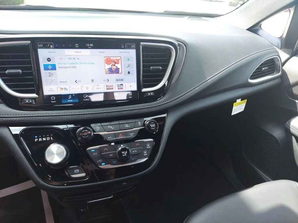 2026 Chrysler Pacifica Select - Photo 20
