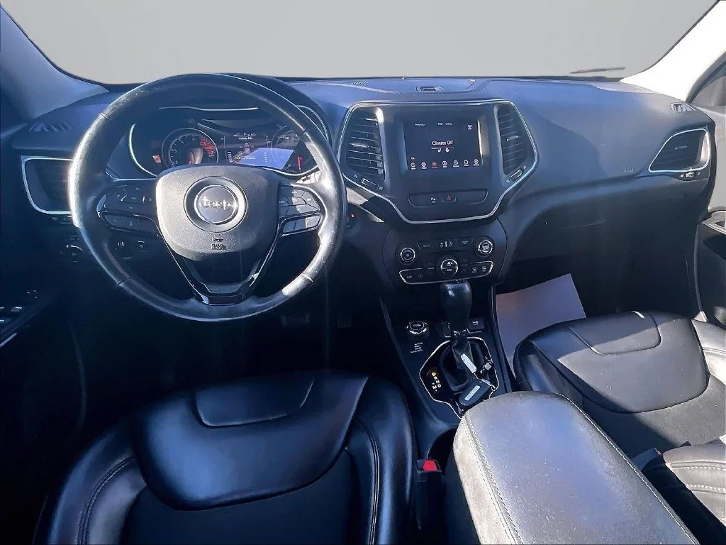 Used 2020 Black Jeep Latitude Plus image 17