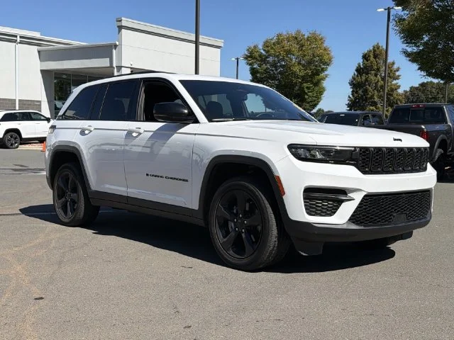 Used 2023 White Jeep Altitude X image 6