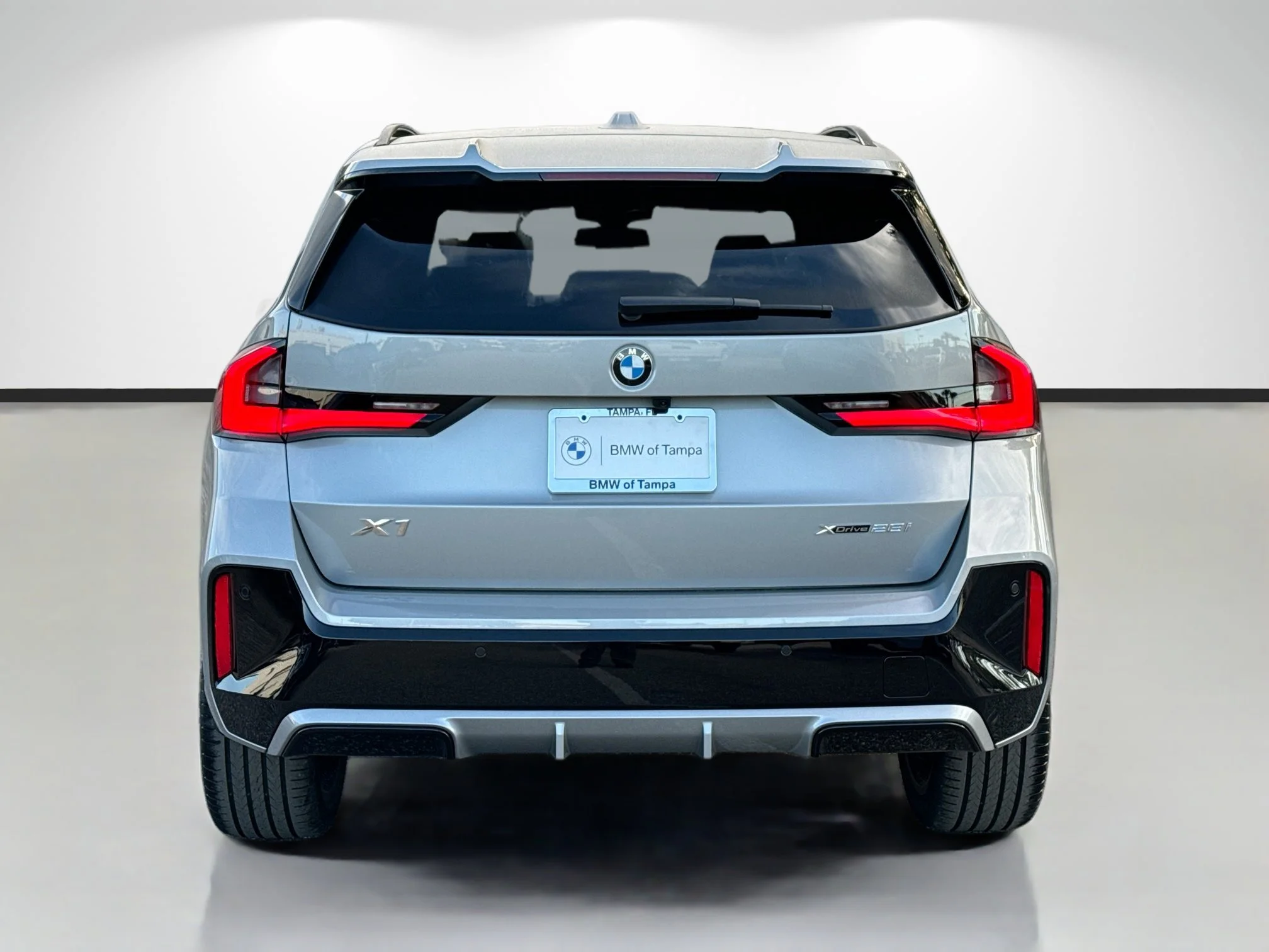 New 2026 Space Silver Metallic BMW xDrive28i image 4