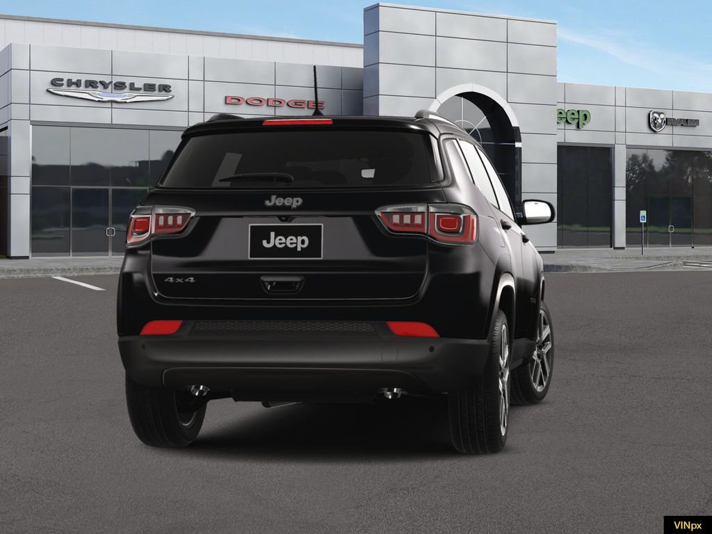 New 2026 Diamond Black Crystal Pearl-Coat Exterior Paint Jeep Limited image 14