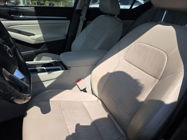 Used 2019 Black Nissan 2.5 Platinum image 5
