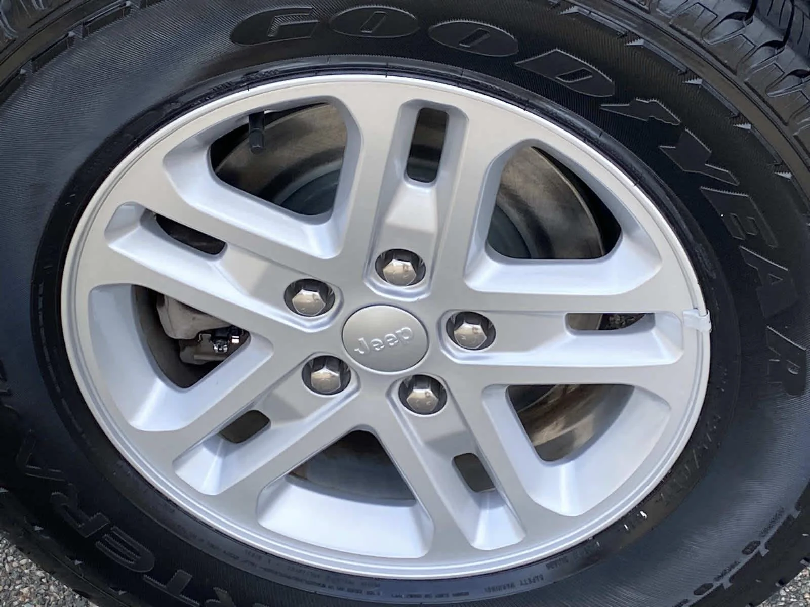 Certified Used 2023 Silver Zynith Jeep Laredo image 24