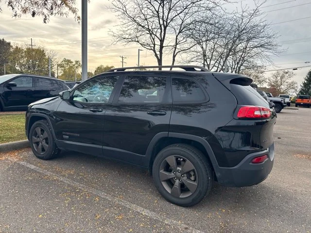 Used 2017 Diamond Black Crystal Pearlcoat Jeep Latitude image 3