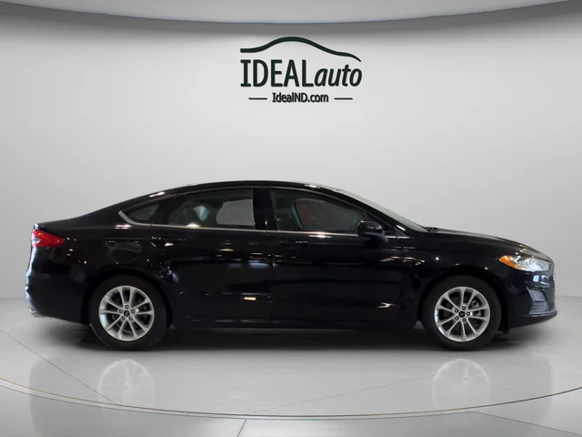 Used 2019 Black Ford SE image 3