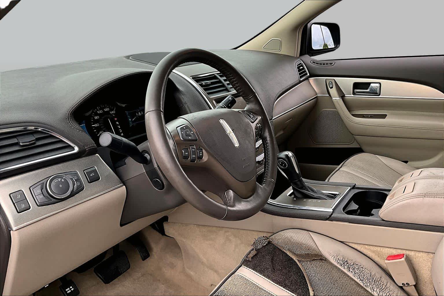 Used 2011 Tuxedo Black Metallic Lincoln  image 16