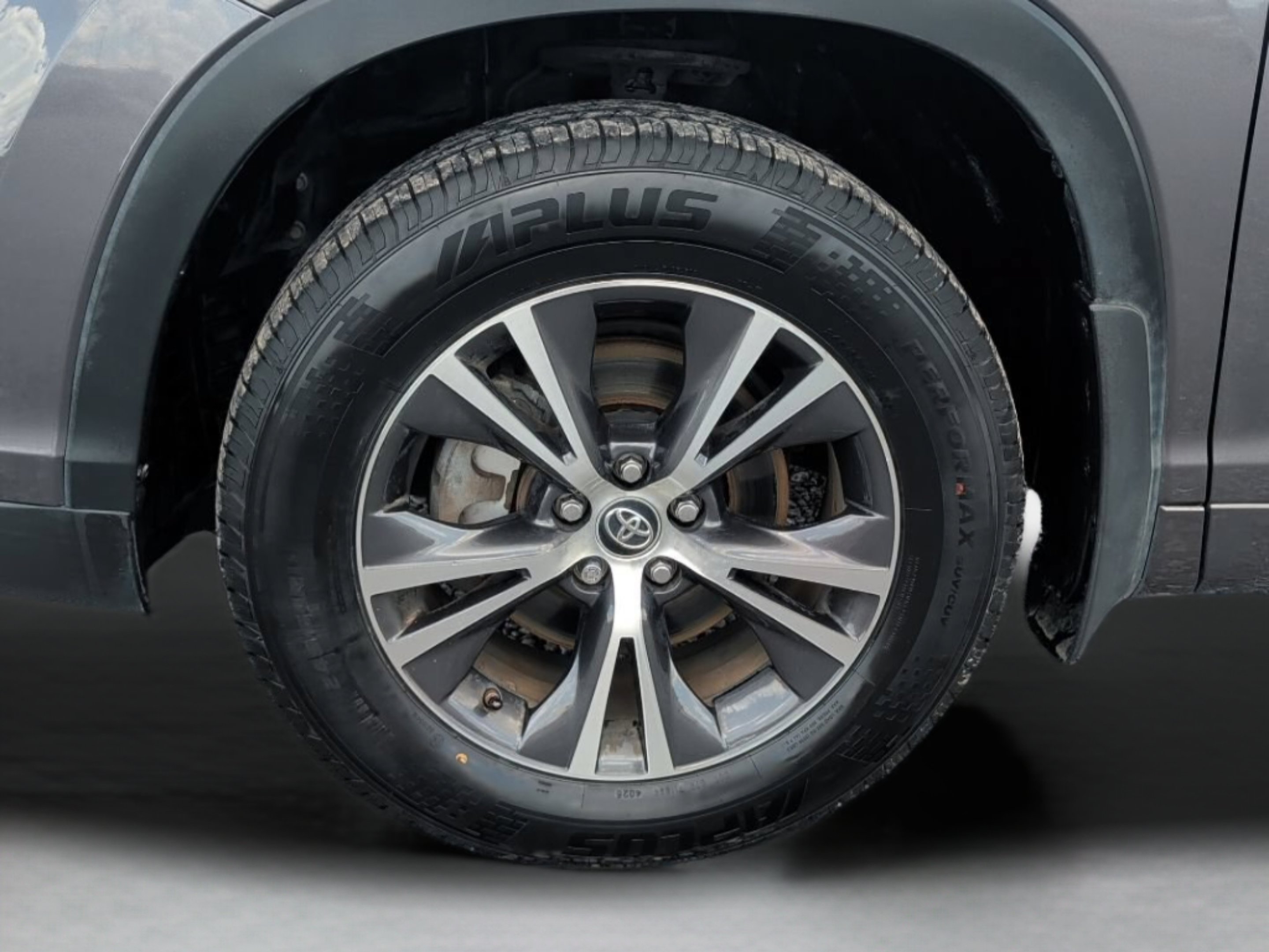 Used 2016 Predawn Gray Mica Toyota XLE image 42