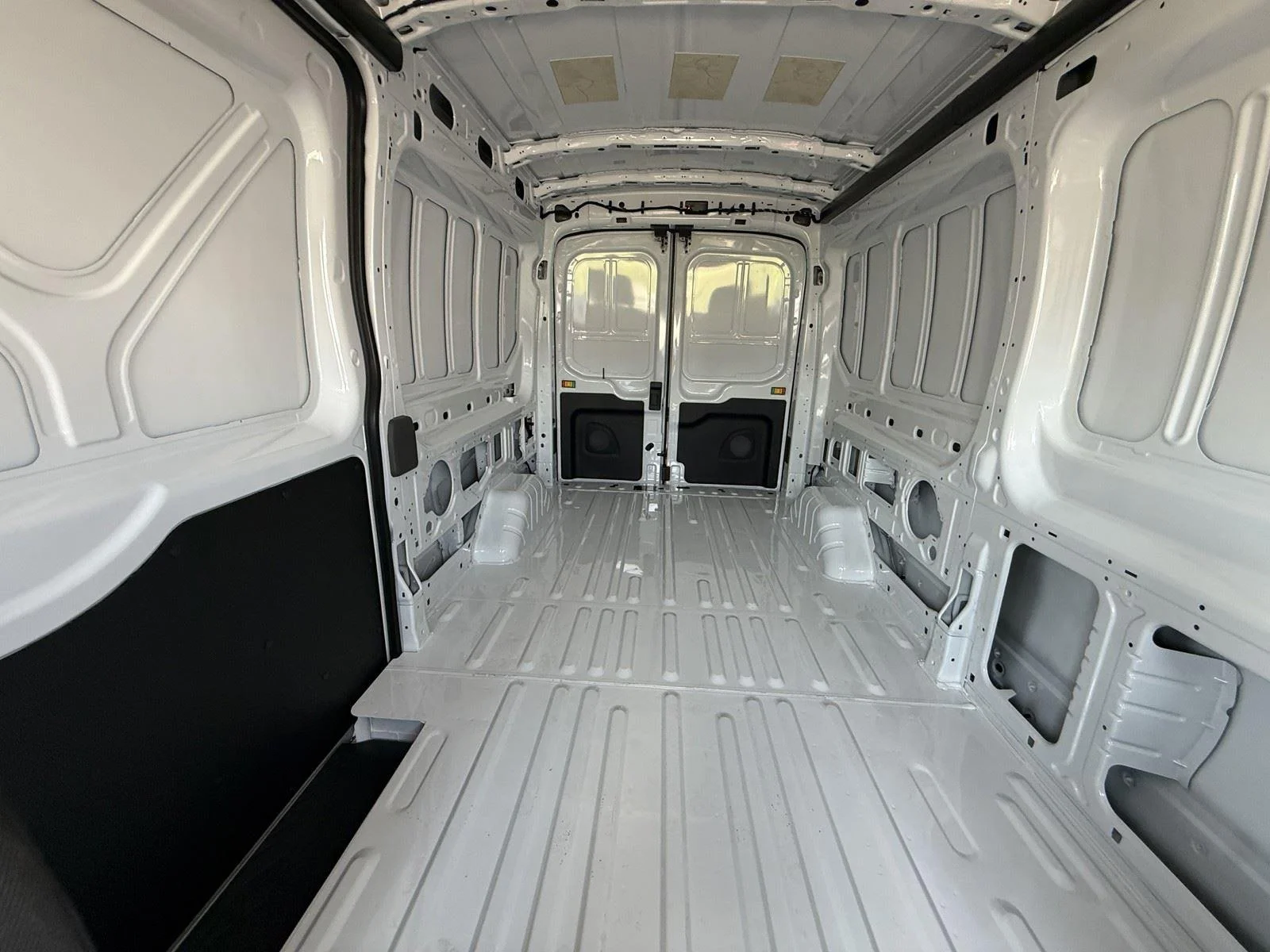 New 2026 Oxford White Ford T-250 148  MED RF 9150 GV image 14
