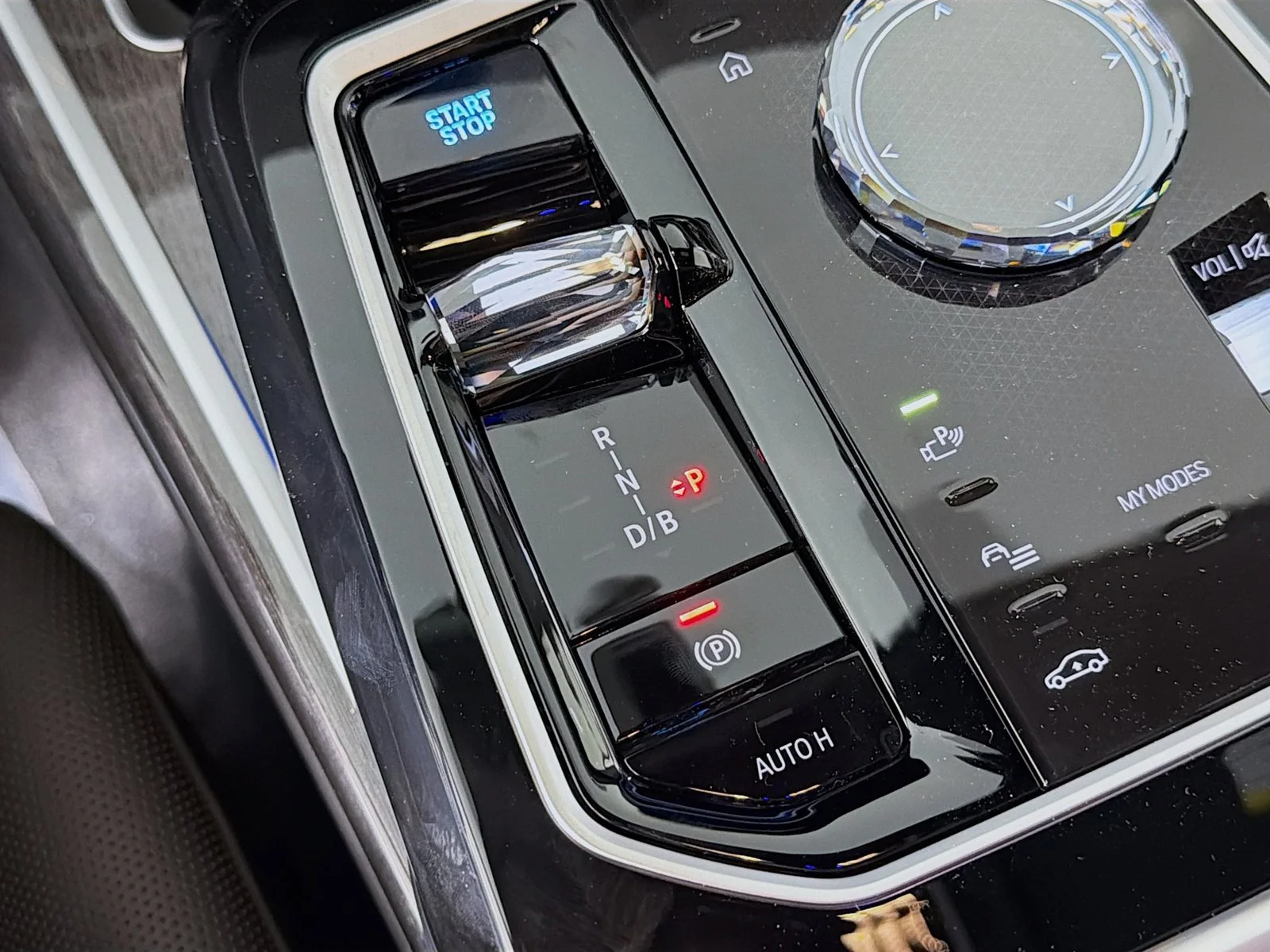 New 2026 Black Sapphire Metallic BMW xDrive60 image 17
