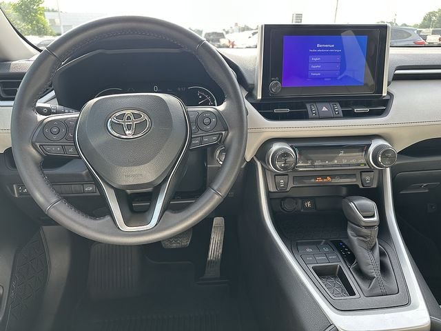 Used 2025 Red Toyota XLE Premium image 17