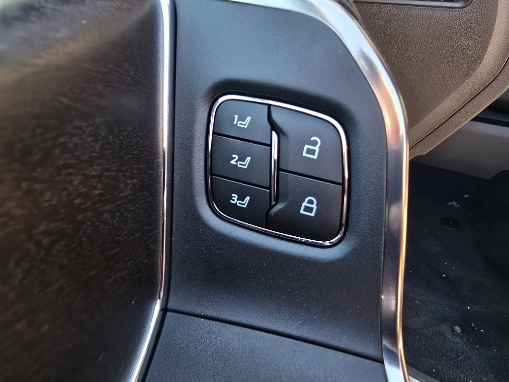 New 2027 Star White Metallic Tri-Coat Ford F-450® King Ranch® image 13