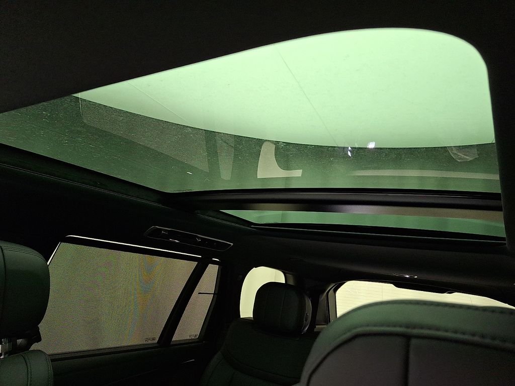 New 2026 Santorini Black Land Rover SE image 12