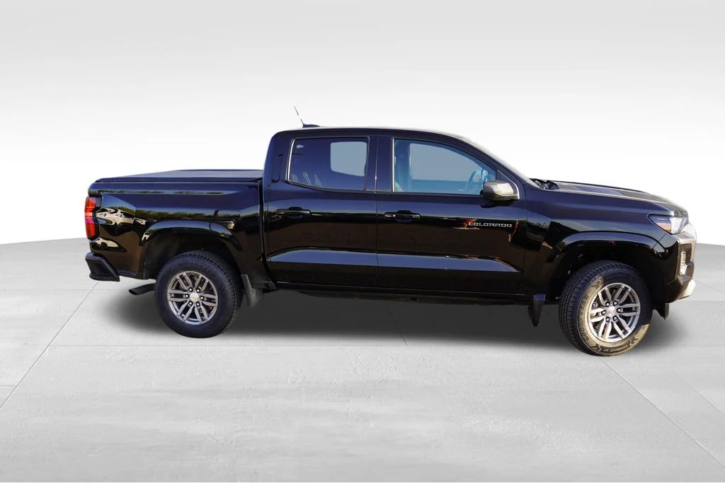 Used 2023 Black Chevrolet LT image 3