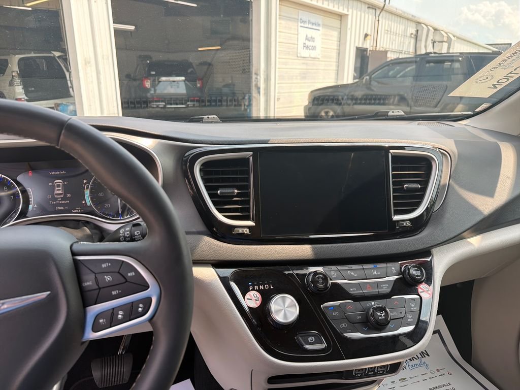 Used 2024 Black Chrysler Touring L image 20
