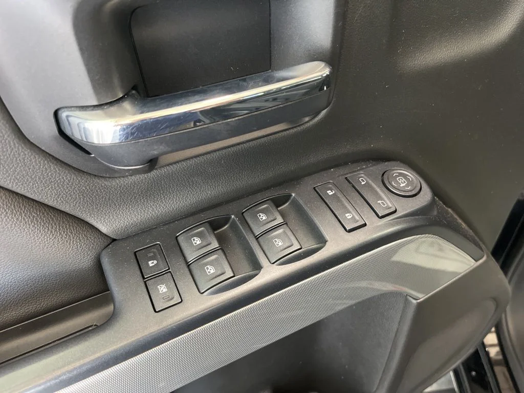 Used 2018 Black Chevrolet LT image 4