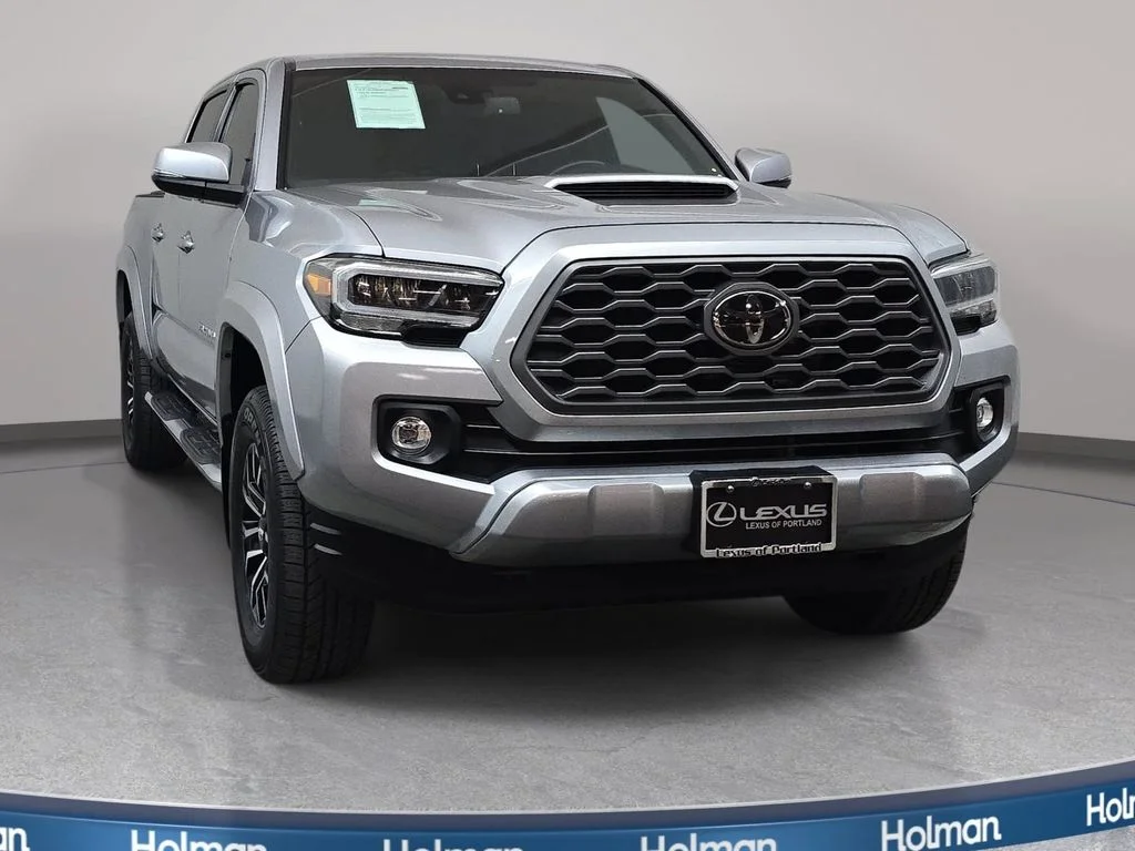 Used 2020 Silver Toyota SR5 image 3