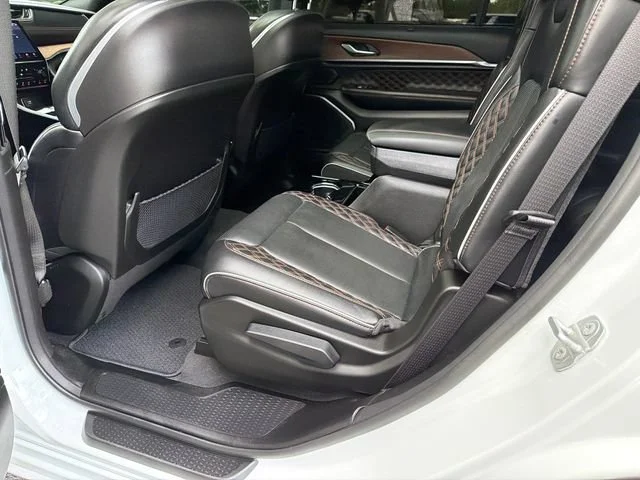 Used 2022 White Jeep Summit 4x2 image 21