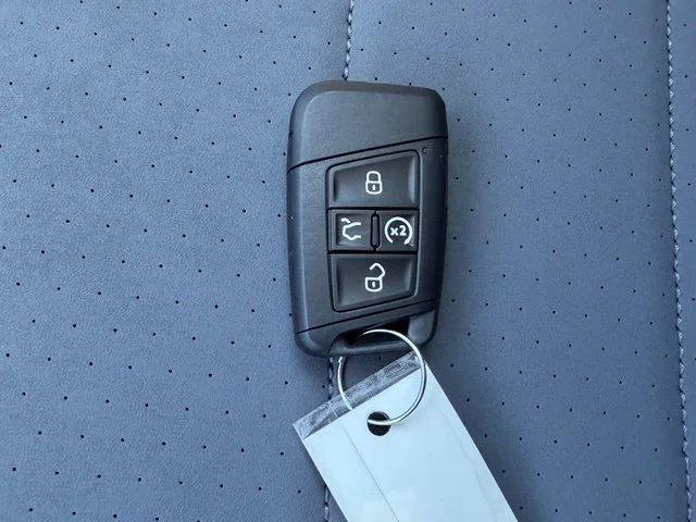 New 2027 Platinum Gray Metallic Volkswagen 1.5T SE image 15
