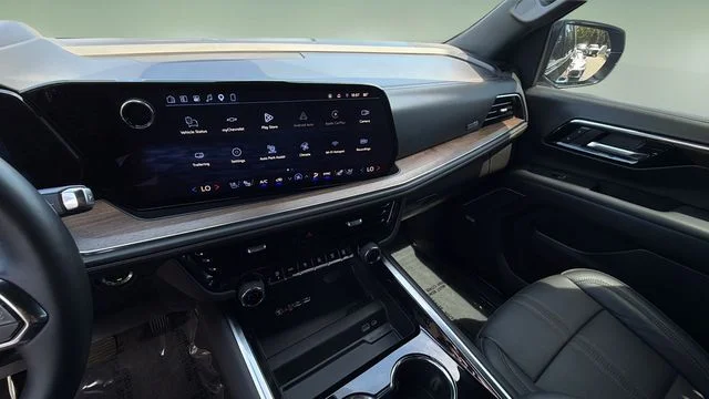 Used 2025 Black Chevrolet High Country image 25