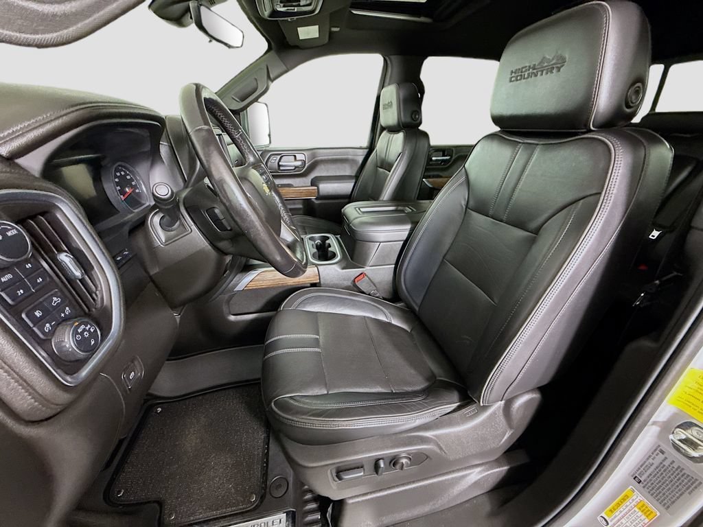 Used 2022 Silver Ice Metallic Chevrolet High Country image 21