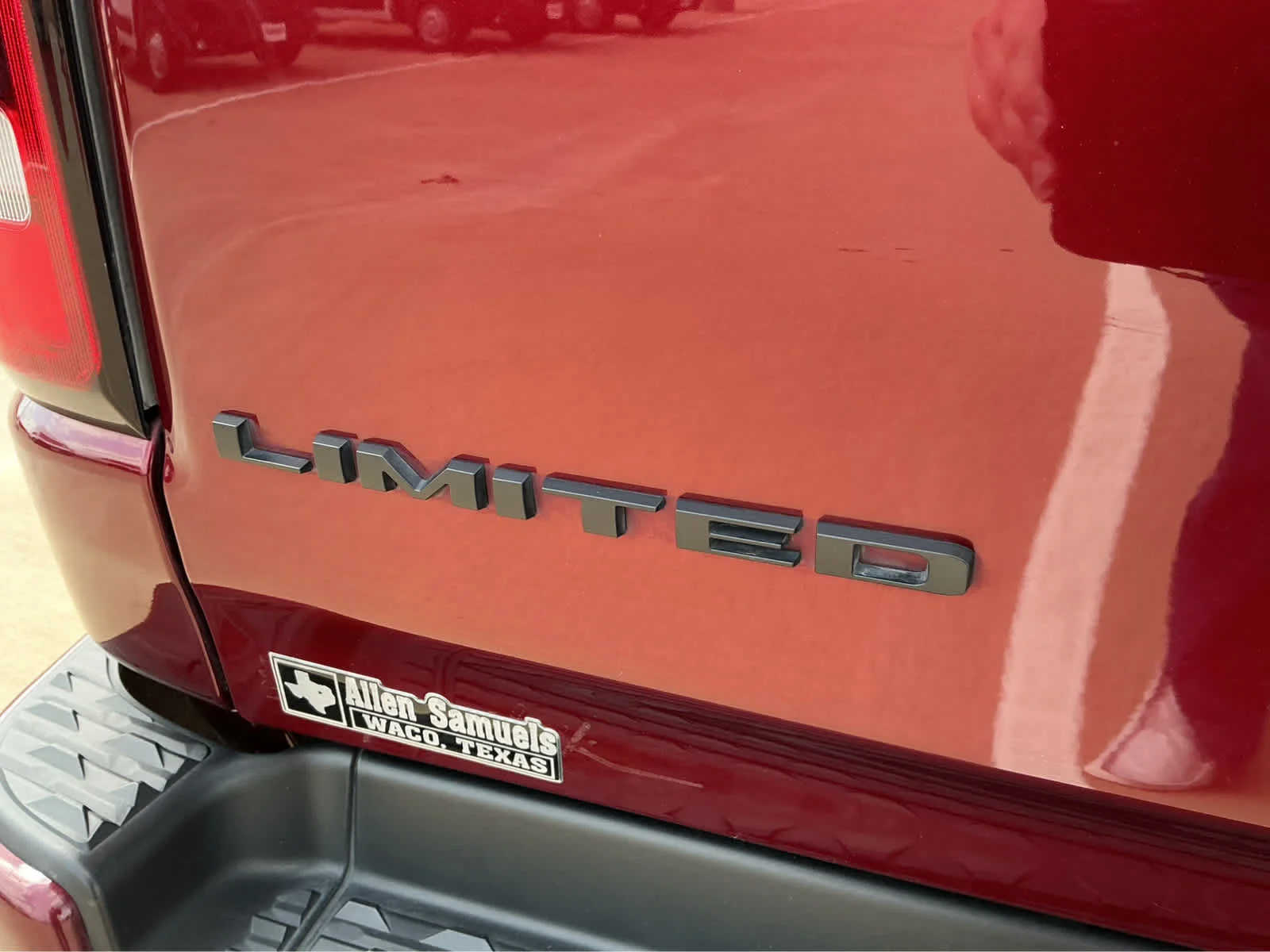 Used 2022 Delmonico Red Pearlcoat Ram Limited image 9
