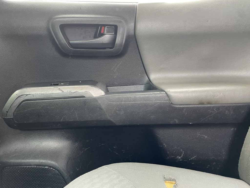 Used 2020  Toyota SR5 image 13