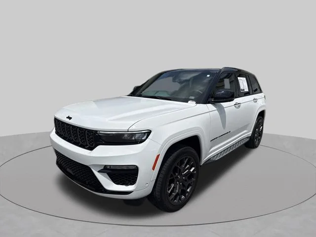 Used 2024 White Jeep Summit Reserve image 3
