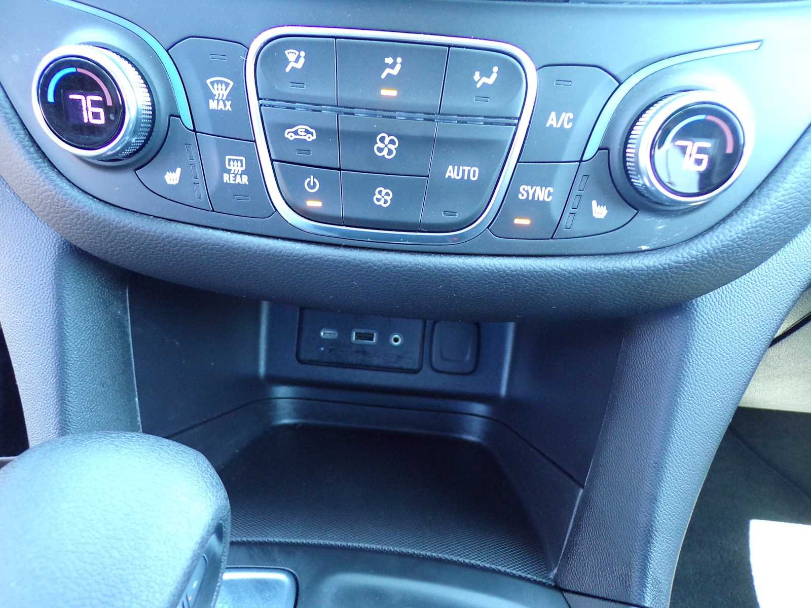 2024 Chevrolet Equinox LT - Photo 13