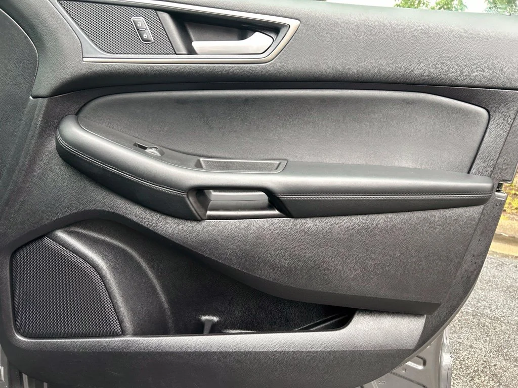 Used 2021 Gray Ford SEL image 28