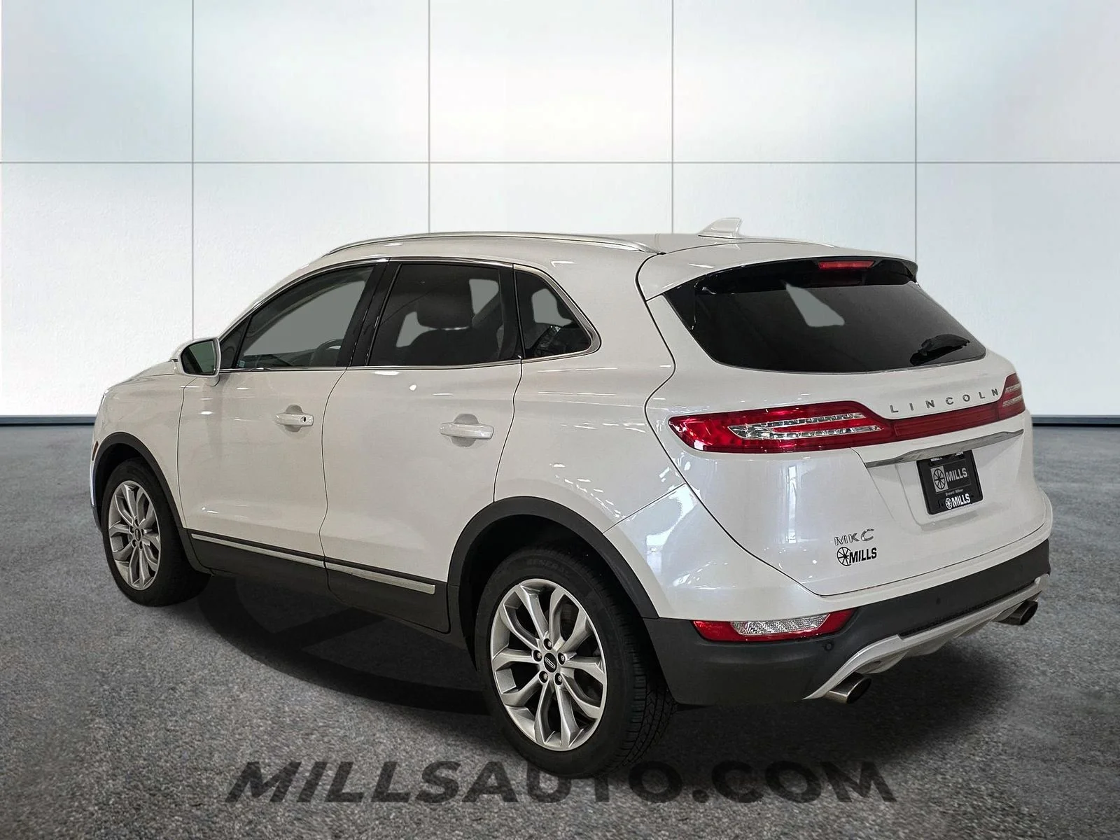 Used 2019 White Lincoln Select image 4
